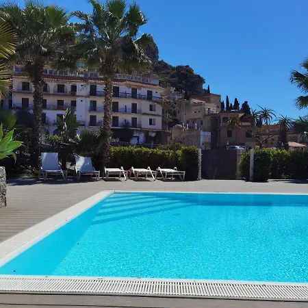Lukos House In Center With Pool By Holidays Vakantiehuis *